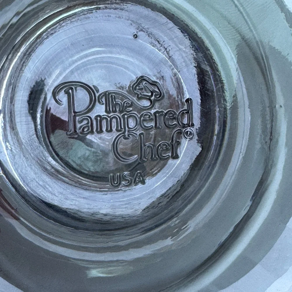 The Pampered Chef Trifle Bowl Clear Glass with Pedestal Base and Lid 9039 USA